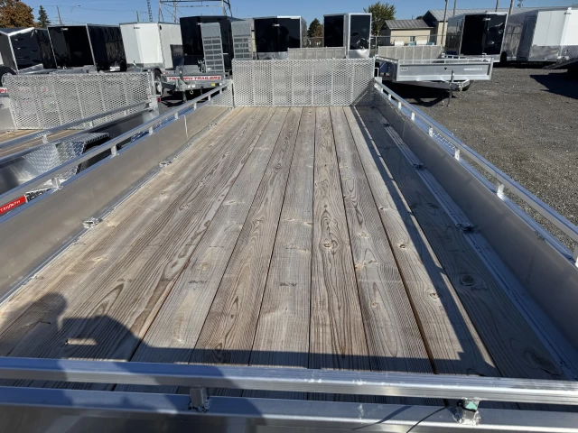 TRIUMPH 80"X18 CONSTRUCTION EN ALUMINIUM 2026