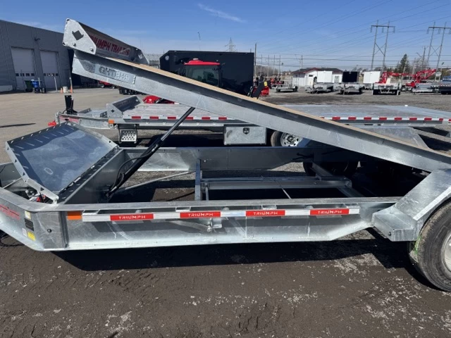 triumph 82"x20' 8k TILT HYDRAULIQUE 2025