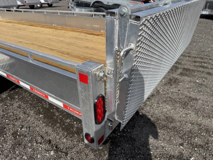 2025 TRIUMPH 80"X20' TA 
