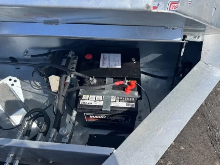 2025 triumph 82"x20' 8k TILT HYDRAULIQUE