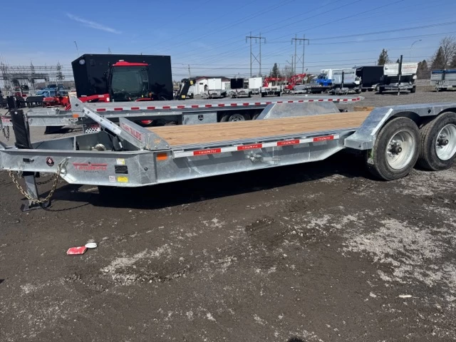 triumph 82"x20' 8k TILT HYDRAULIQUE 2025