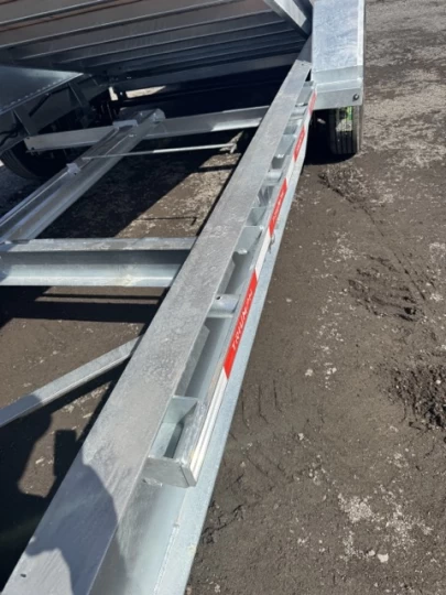 2025 triumph 82"x20' 8k TILT HYDRAULIQUE