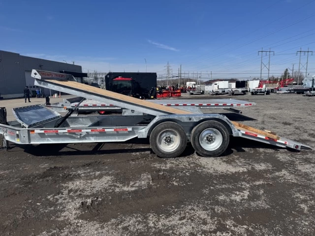 triumph 82"x20' 8k TILT HYDRAULIQUE 2025