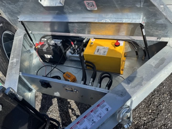 2025 TRIUMPH TILT 102"X24' 20K GALVANISÉ