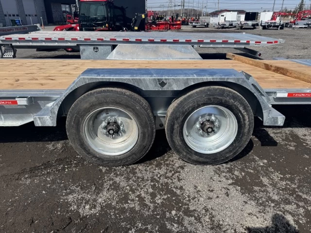 triumph 82"x20' 8k TILT HYDRAULIQUE 2025
