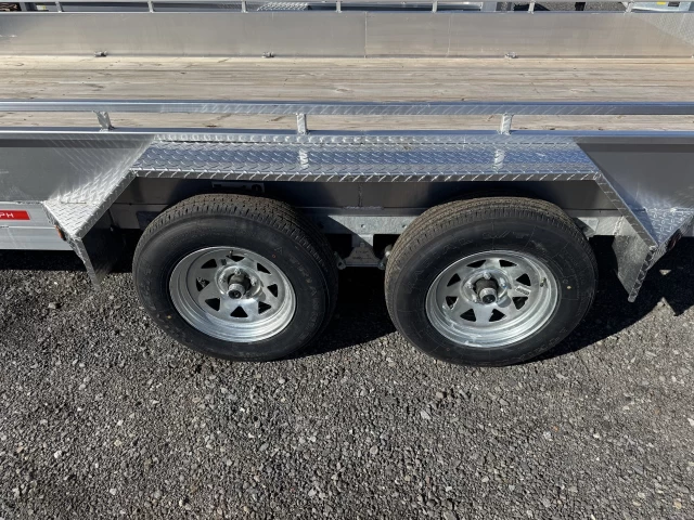 TRIUMPH 80"X18 CONSTRUCTION EN ALUMINIUM 2026